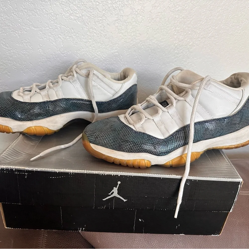 Air Jordan 11 Retro Low Navy Snakeskin 2001